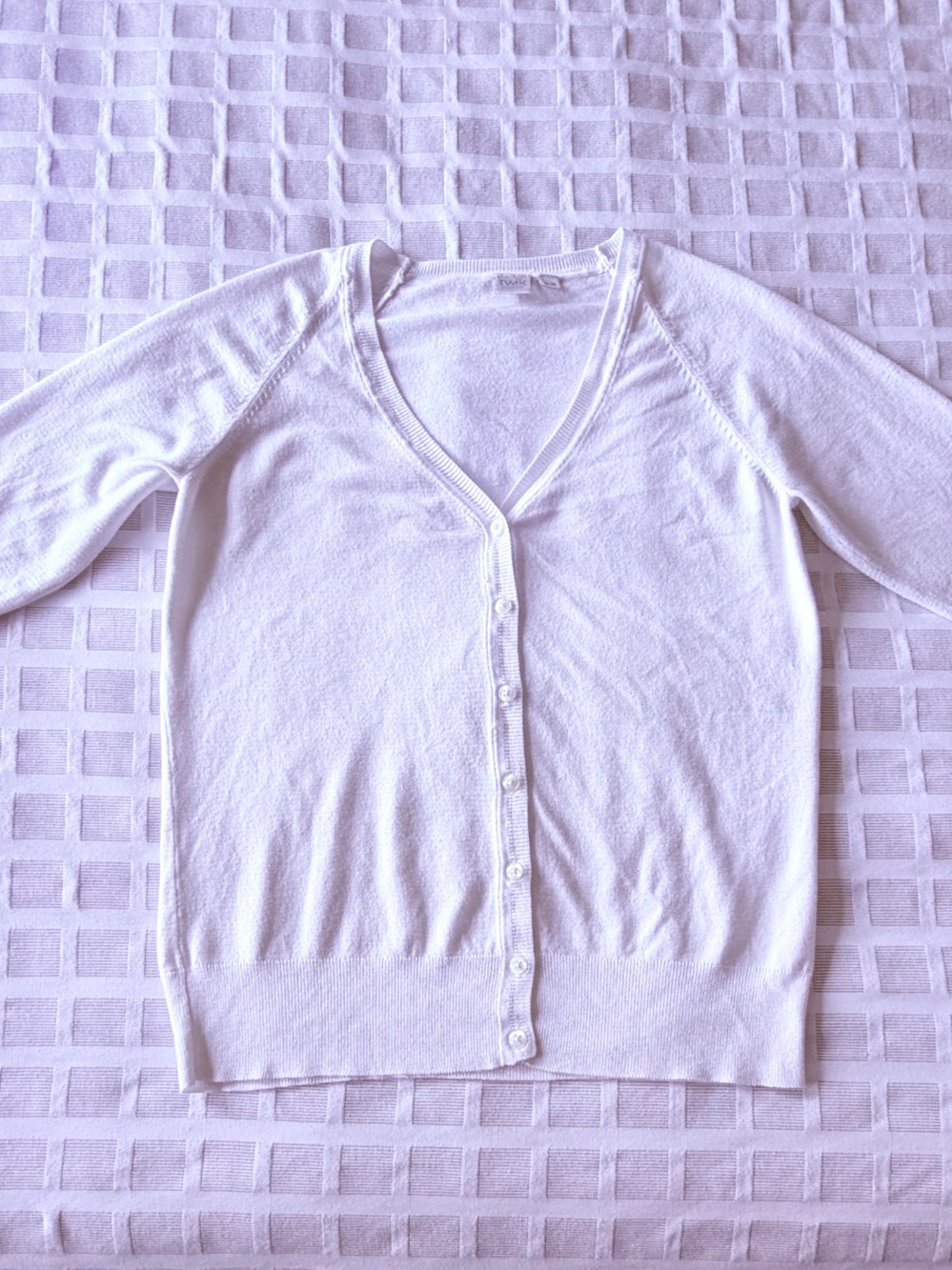 Simons twik White V‑Neck Button Front Lightweight Cardigan